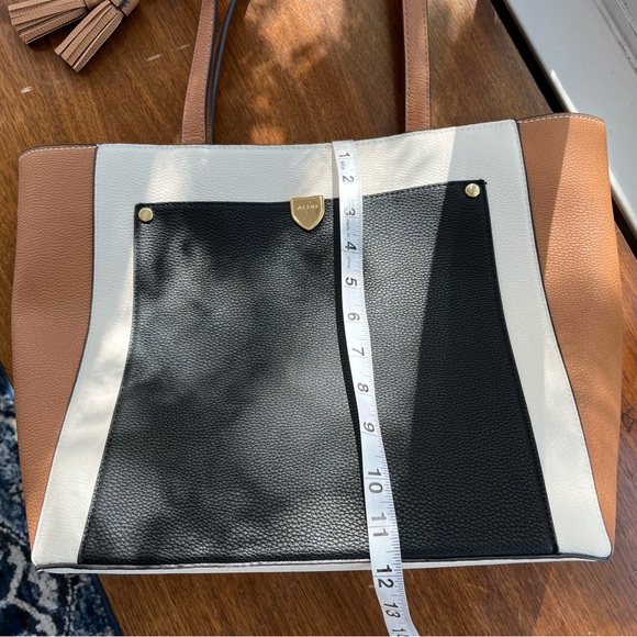 Gorgeous Aldo Tri-Color Large Tote Bag - Picture 9 of 12